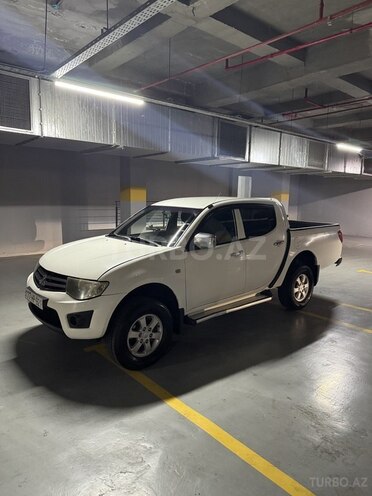 Mitsubishi L200 2014, 350,000 km - 2.5 л - Bakı
