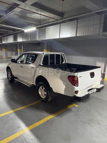 Mitsubishi L200 2014, 350,000 km - 2.5 л - Bakı