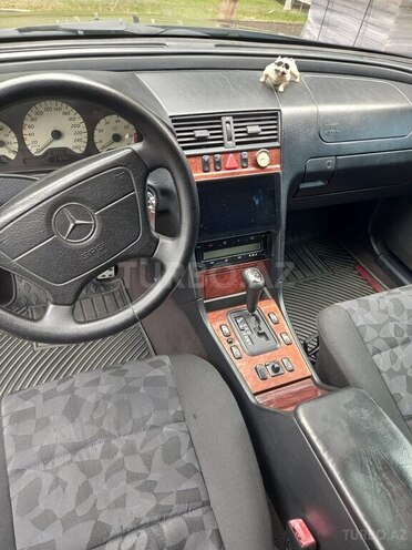 Mercedes C 200 1998, 300,000 km - 2.0 l - Zaqatala