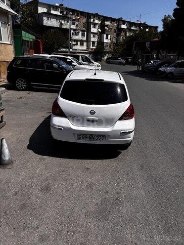 Nissan Tiida-5