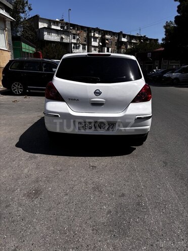 Nissan Tiida-6