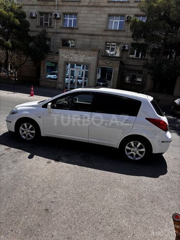 Nissan Tiida-9