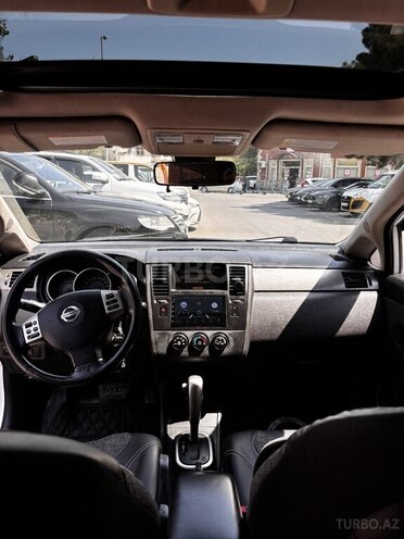 Nissan Tiida-12