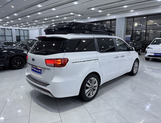 Kia Carnival-5
