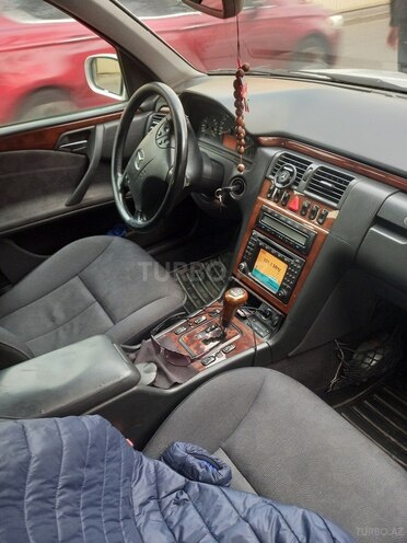 Mercedes E 220 d 1999, 522,355 km - 2.2 l - Bakı