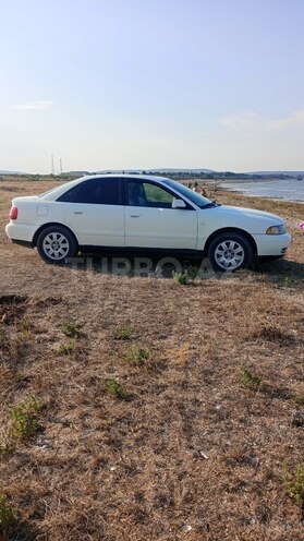 Audi A4 2000, 300,000 km - 1.8 l - Şirvan