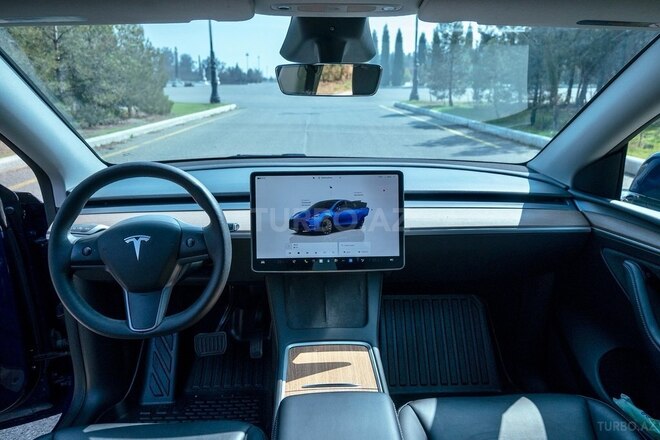 Tesla Model Y-5