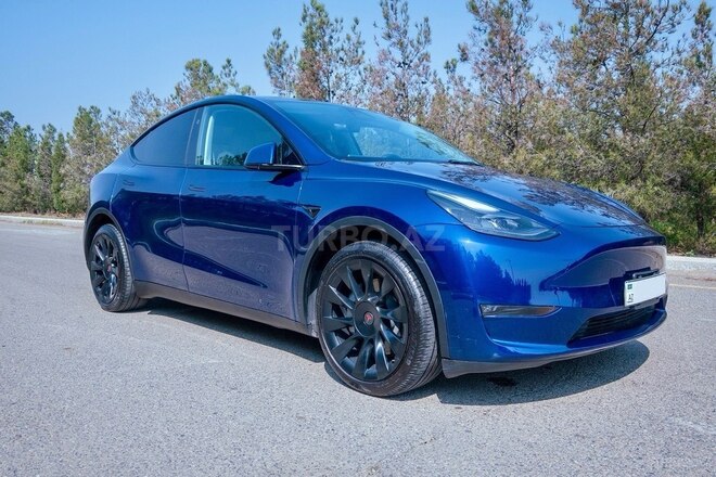 Tesla Model Y-12
