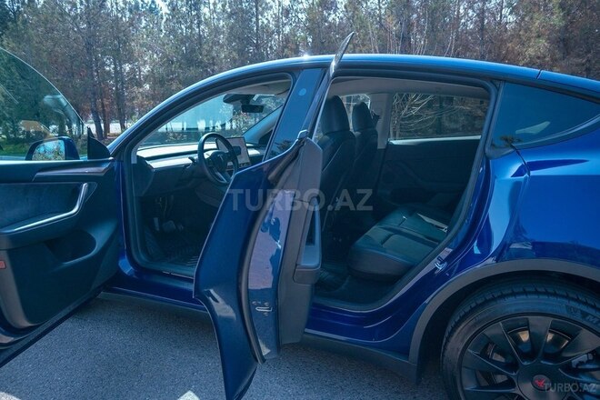 Tesla Model Y-15