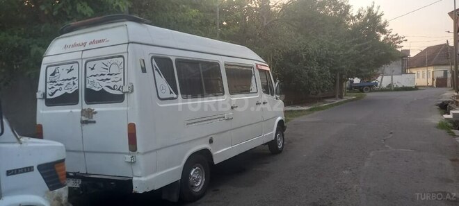 Mercedes 208 D 1993, 200,000 km - 2.5 л - Lənkəran