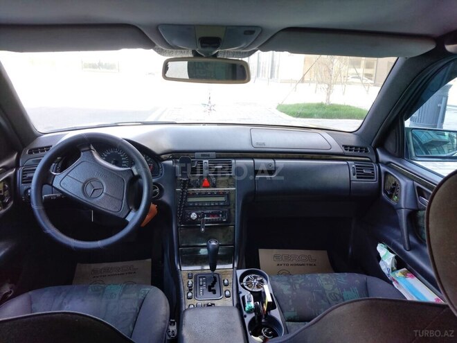 Mercedes E 240 1998, 186,000 km - 2.4 l - Bakı