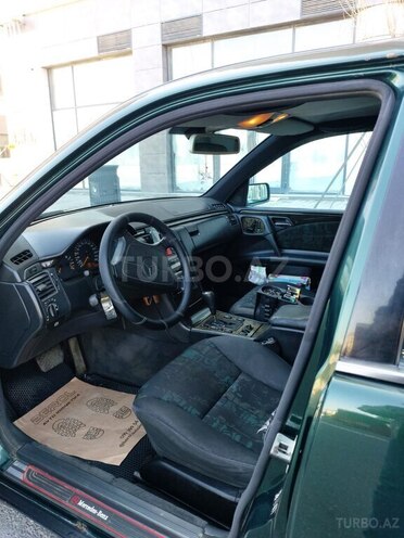 Mercedes E 240 1998, 186,000 km - 2.4 l - Bakı