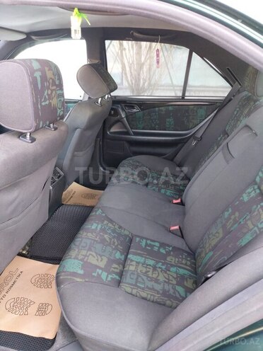 Mercedes E 240 1998, 186,000 km - 2.4 l - Bakı