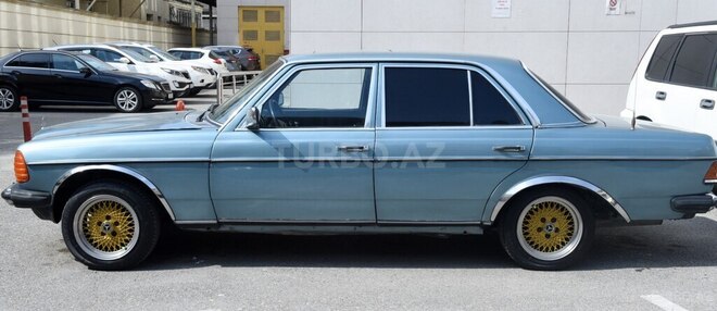 Mercedes  1979, 400,000 km - 2.3 л - Bakı