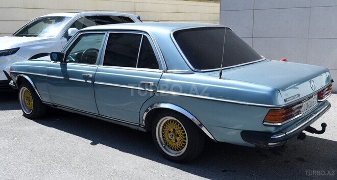 Mercedes  1979, 400,000 km - 2.3 л - Bakı