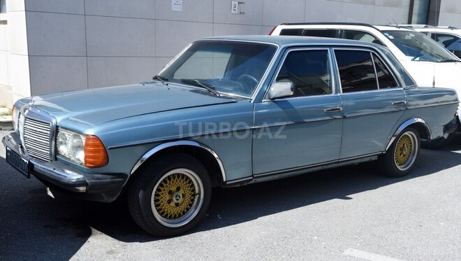 Mercedes  1979, 400,000 km - 2.3 л - Bakı