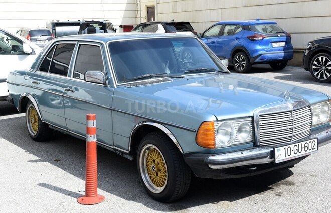 Mercedes  1979, 400,000 km - 2.3 л - Bakı