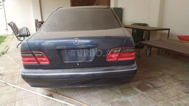 Mercedes E 320 1999, 240,000 km - 3.2 l - Bakı