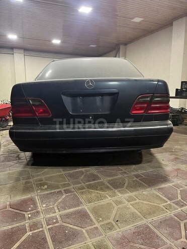 Mercedes E 320 1999, 240,000 km - 3.2 l - Bakı