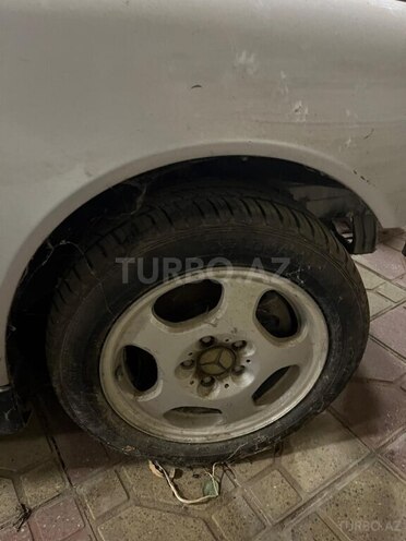 Mercedes E 320 1999, 240,000 km - 3.2 l - Bakı