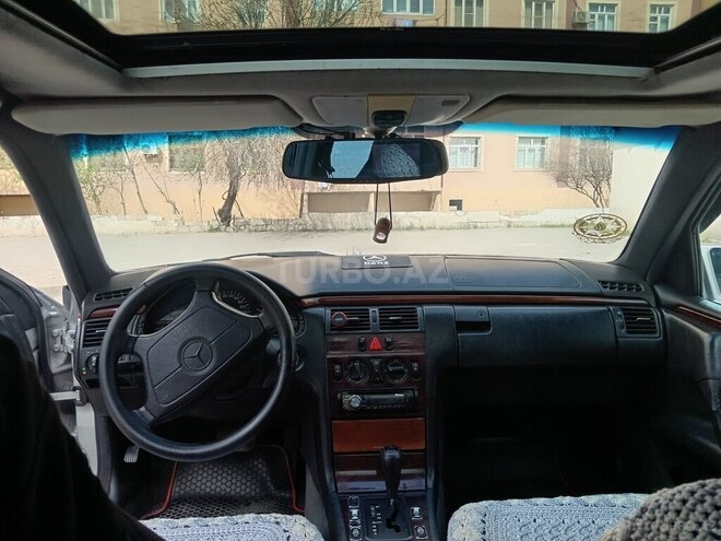 Mercedes E 240 1998, 305,000 km - 2.4 l - Bakı
