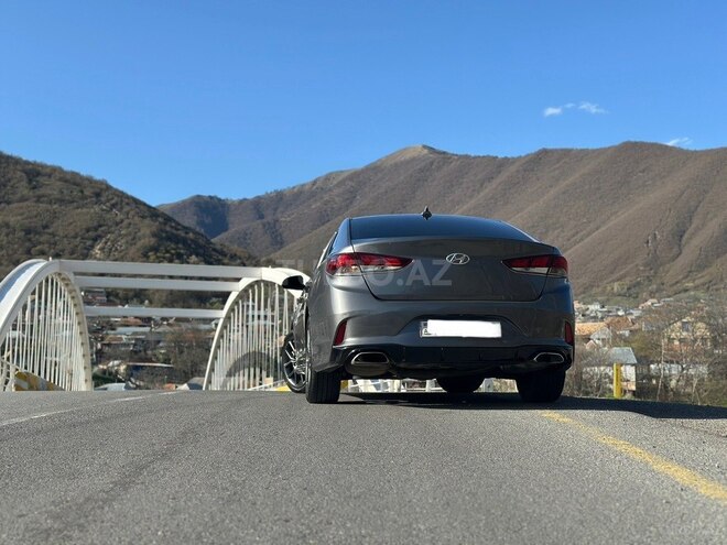 Hyundai Sonata-11