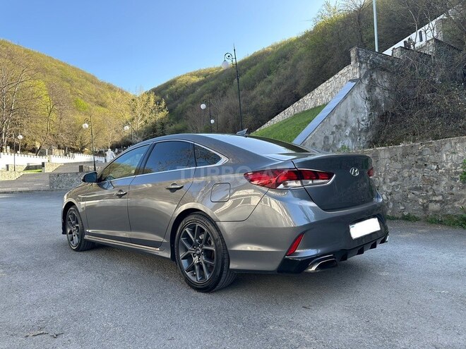 Hyundai Sonata-12
