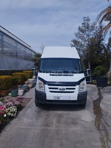 Ford Transit-9