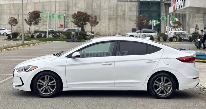 Hyundai Elantra-4