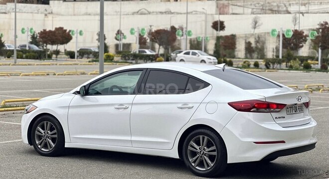 Hyundai Elantra-5