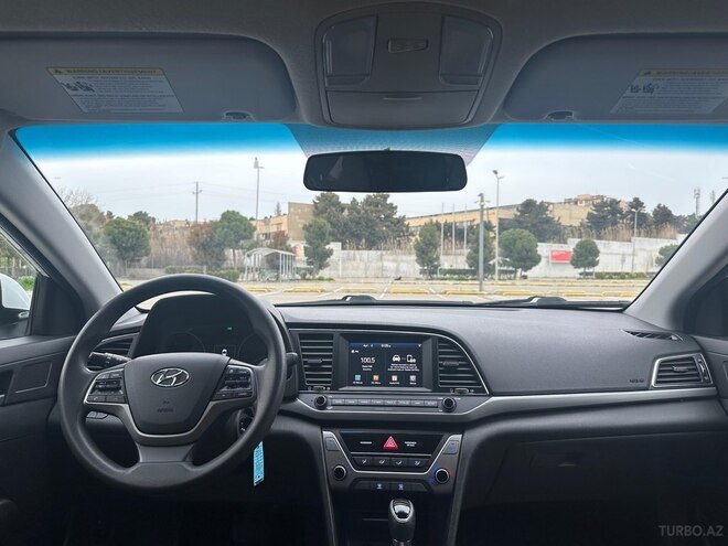 Hyundai Elantra-14