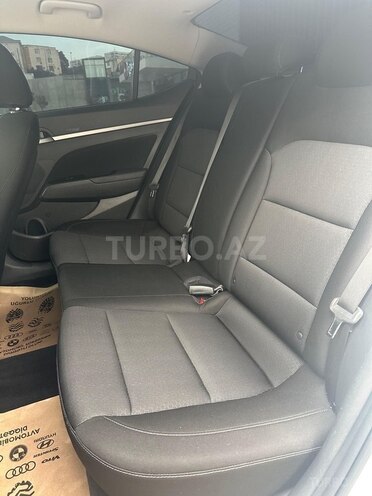 Hyundai Elantra-16