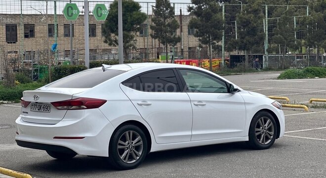 Hyundai Elantra-9
