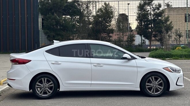 Hyundai Elantra-10