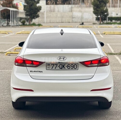 Hyundai Elantra-13