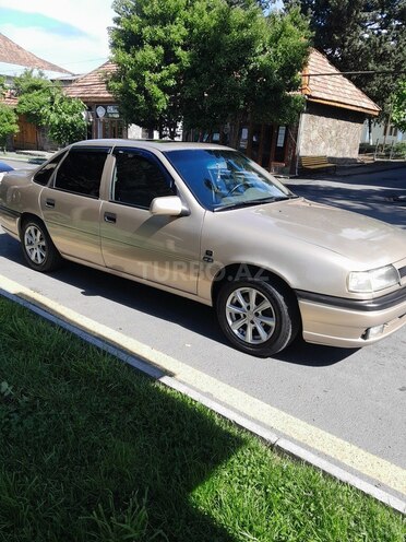 Opel Vectra 1993, 418,500 km - 2.0 l - Qax