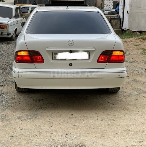 Mercedes E 270 2001, 375,312 km - 2.7 l - Bakı