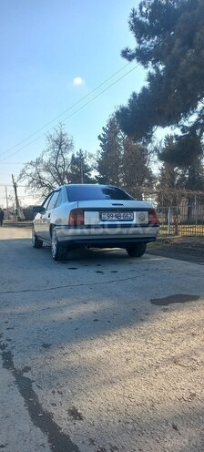 Opel Vectra 1990, 486,214 km - 1.8 l - Qax