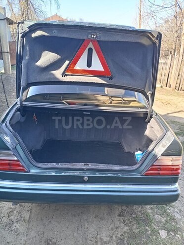 Mercedes E 230 1992, 340,575 km - 2.3 l - Quba