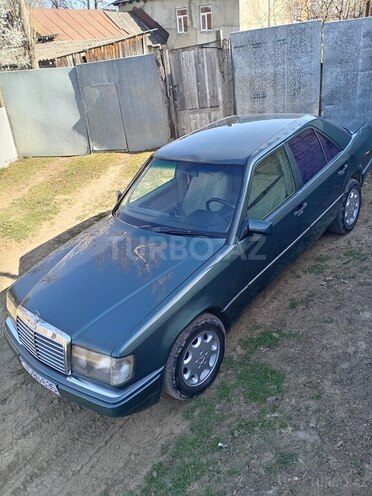 Mercedes E 230 1992, 340,575 km - 2.3 l - Quba