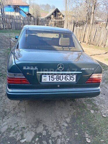 Mercedes E 230 1992, 340,575 km - 2.3 l - Quba