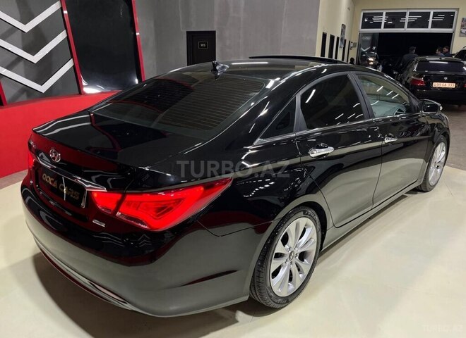 Hyundai Sonata-14