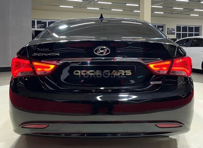 Hyundai Sonata-12