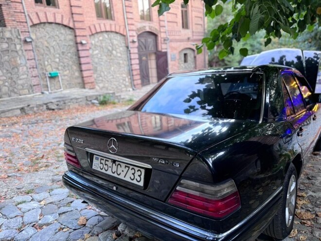 Mercedes E 220 1994, 380,000 km - 2.2 l - Şəki