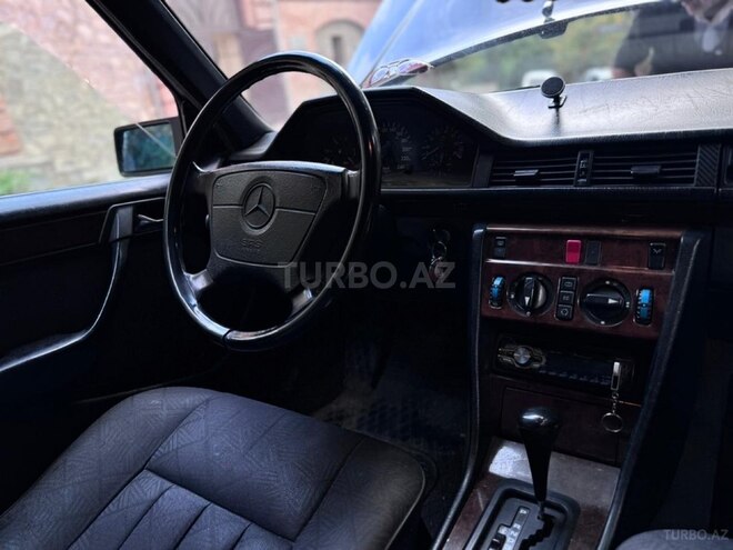 Mercedes E 220 1994, 380,000 km - 2.2 l - Şəki