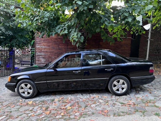 Mercedes E 220 1994, 380,000 km - 2.2 l - Şəki