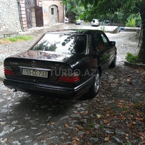 Mercedes E 220 1994, 380,000 km - 2.2 l - Şəki