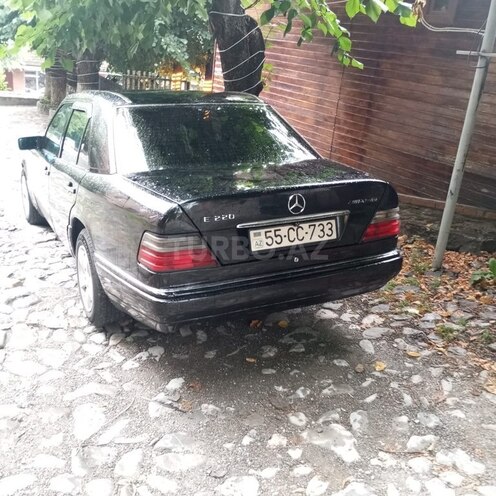 Mercedes E 220 1994, 380,000 km - 2.2 l - Şəki