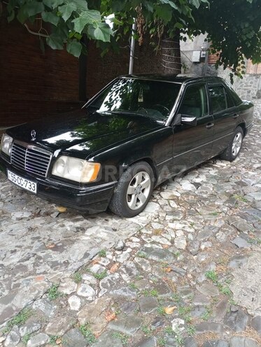 Mercedes E 220 1994, 380,000 km - 2.2 l - Şəki