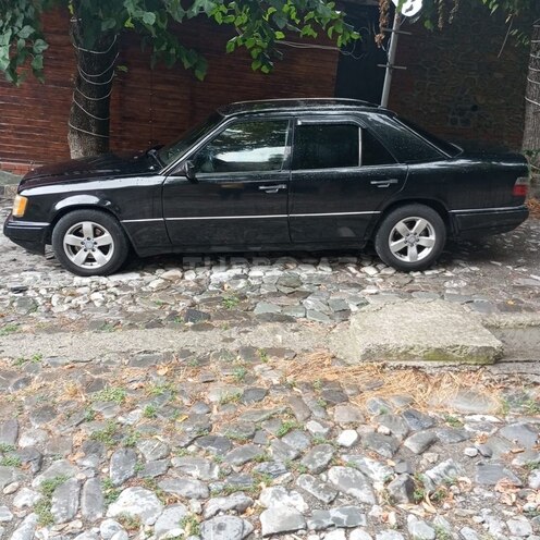 Mercedes E 220 1994, 380,000 km - 2.2 l - Şəki